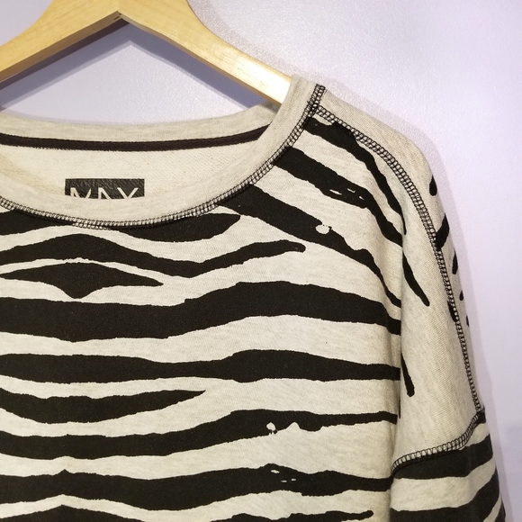 Andrew Marc Tops - 🏷️ 3/$25 SALE! 🏷️ Andrew Marc Zebra Sweatshirt